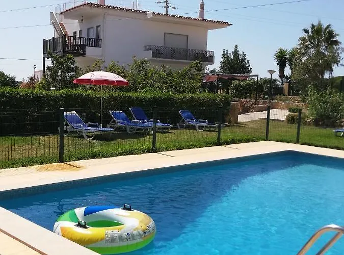 Mila - 3 Bedroom Apartment pool side